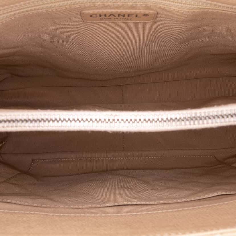 Chanel Caviar Grand Shopping Tote Brown Leather Good condition - Model View