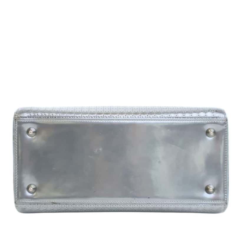 Dior Medium Metallic Patent Microcannage Lady Dior Silver Leather Good condition - Model View