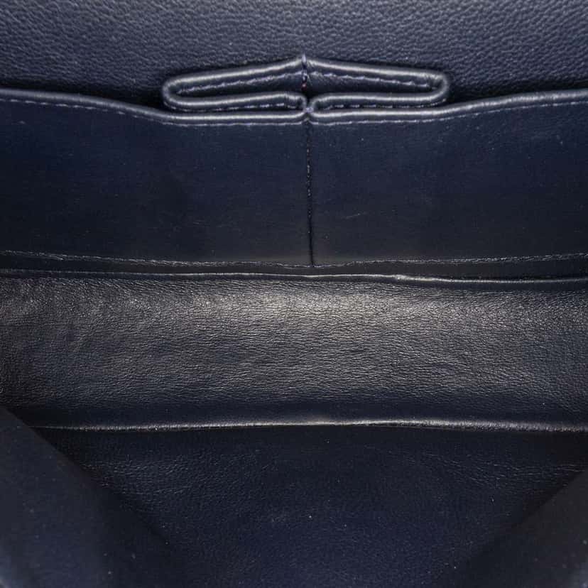 Chanel Medium Classic Caviar Double Flap Blue Leather Good condition - Model View