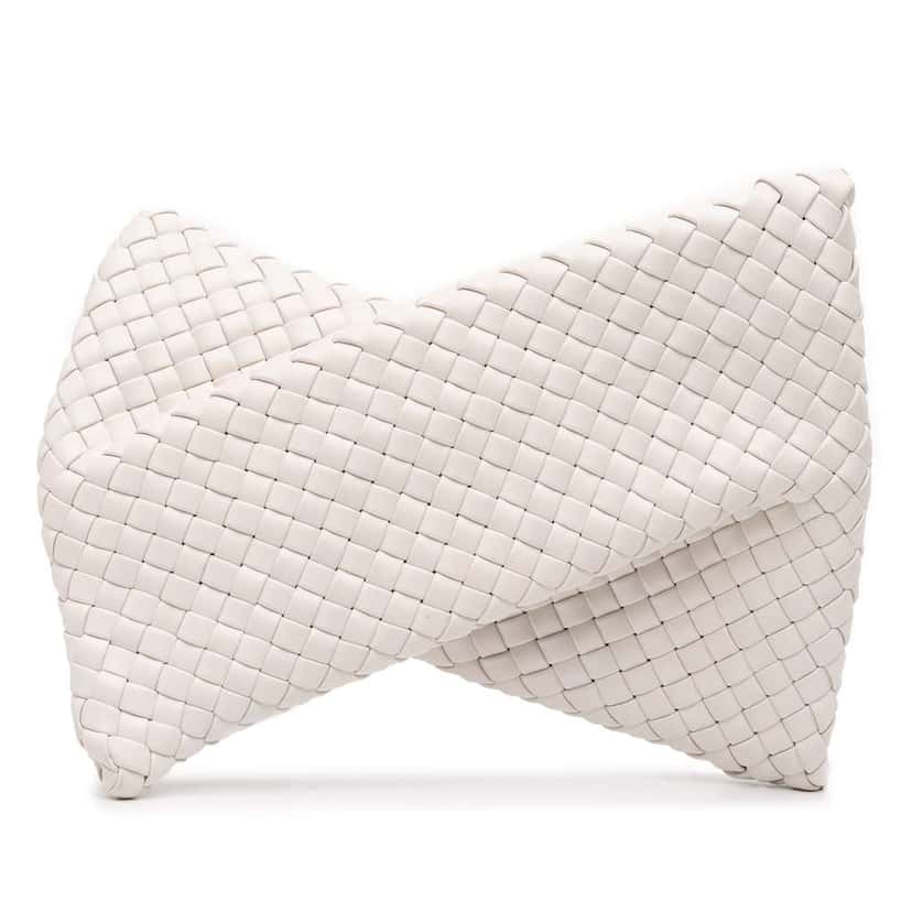 Bottega Veneta Lambskin Padded Intreccio Crisscross Clutch White Leather Good condition - Front View