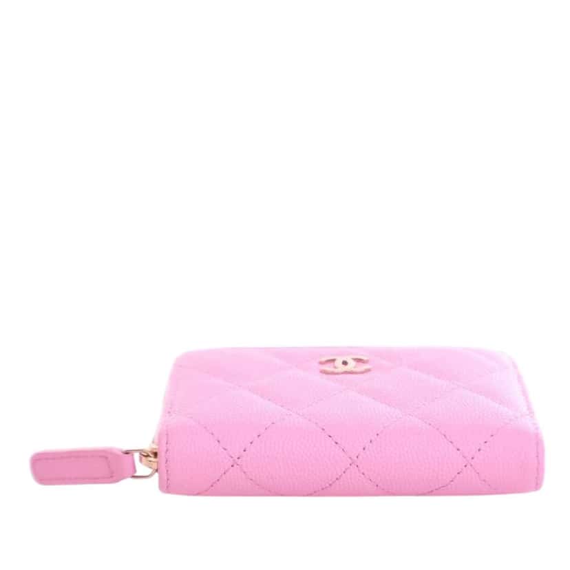 Chanel CC Quilted Caviar Classic Zipped Coin Purse Pink Leather Good condition - Model View