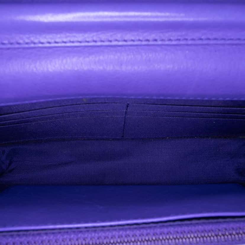 Chanel CC Quilted Calfskin Fancy Wallet On Chain Blue Leather Good condition - Model View