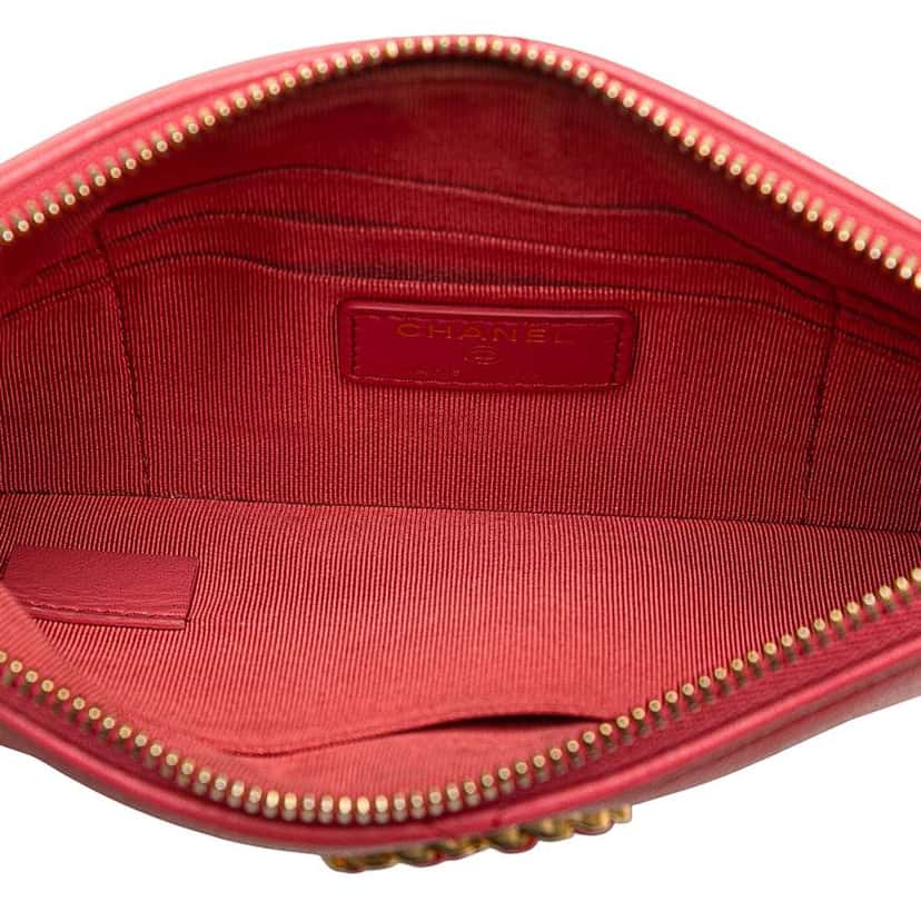 Chanel Small Lambskin 19 O Case Pouch Pink Leather Good condition - Model View