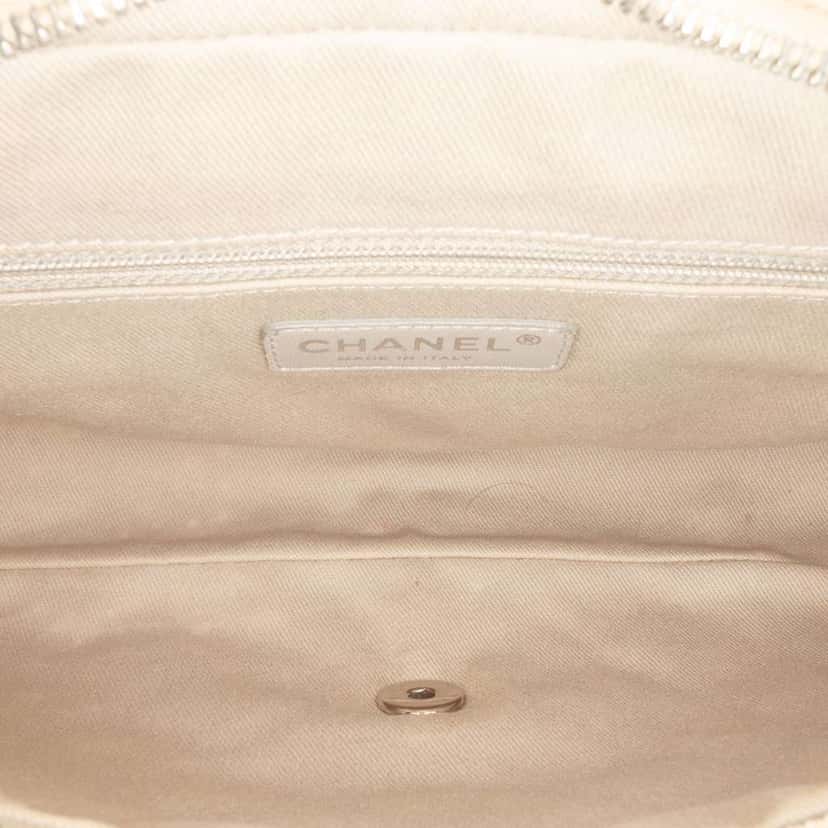 Chanel Jumbo Quilted Caviar Easy Flap Brown Leather Good condition - Model View