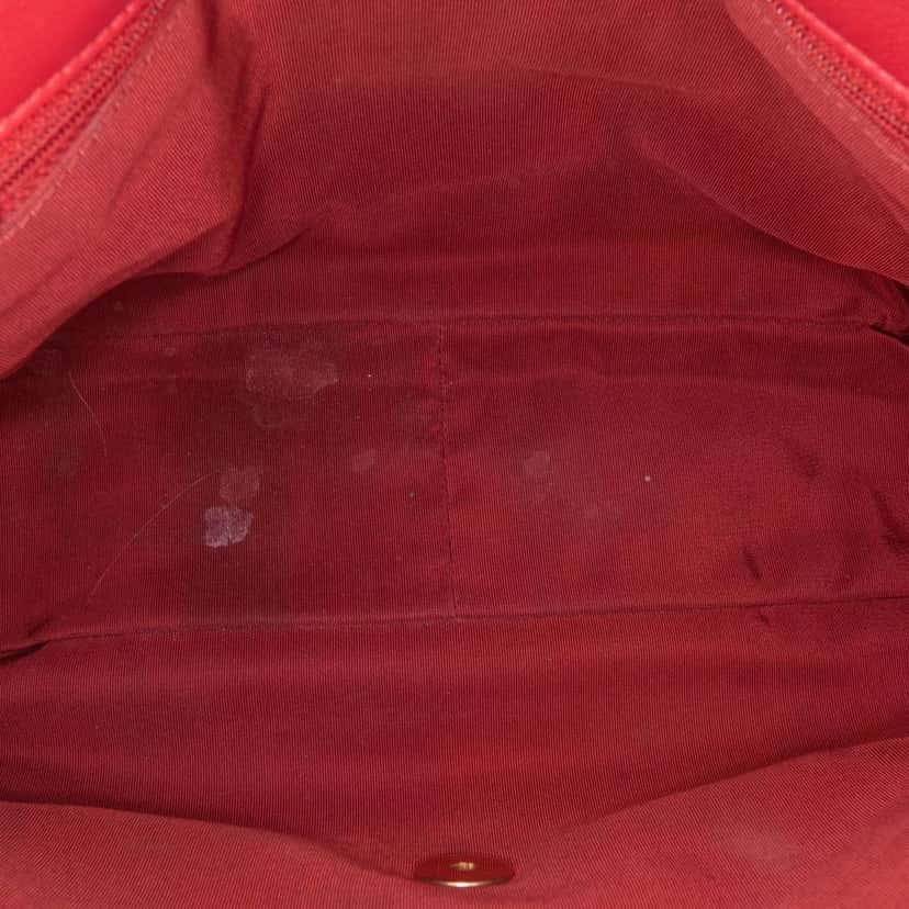 Chanel Maxi Lambskin 19 Flap Red Leather Good condition - Model View