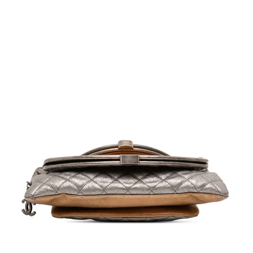 Chanel Quilted Metallic Goatskin Tabatiere Kisslock Foldover Clutch Silver Leather Good condition - Inside View