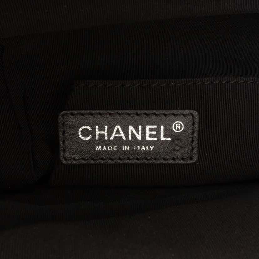 Chanel Quilted Metallic Goatskin Tabatiere Kisslock Foldover Clutch Silver Leather Good condition - Box View