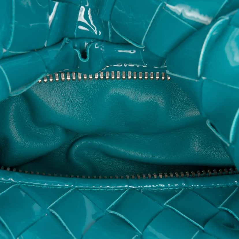 Bottega Veneta Mini Patent Intrecciato Jodie Blue Leather Good condition - Model View