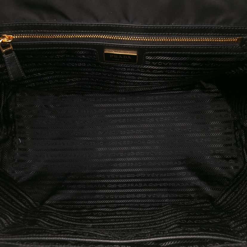Prada Medium Saffiano Trimmed Re Nylon Re Edition 1978 Tote Black Good condition - Model View