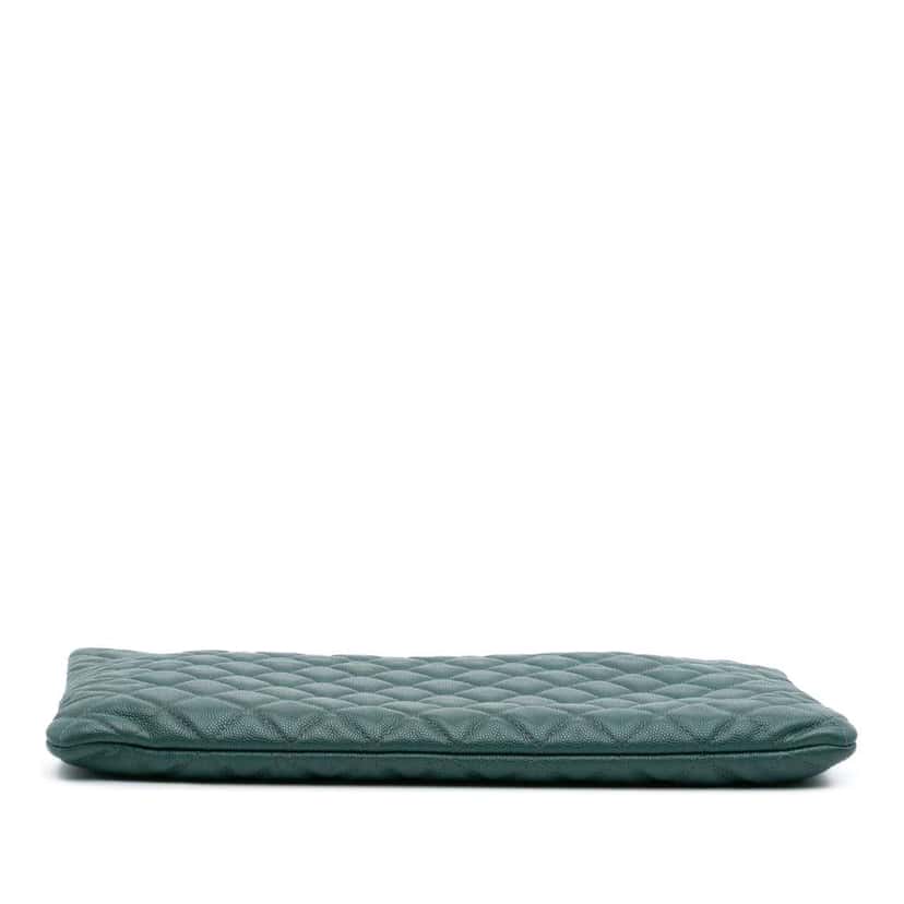 Chanel Large Quilted Caviar O Case Clutch Green Leather Good condition - Inside View