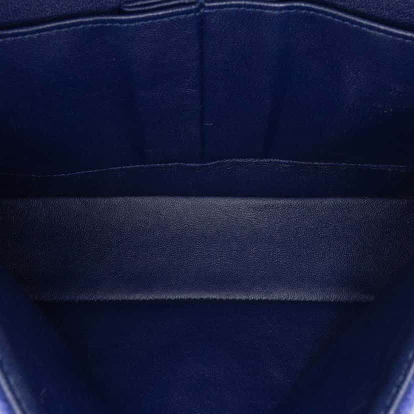 Chanel Medium Classic Velvet Double Flap Blue Velvet Good condition - Model View