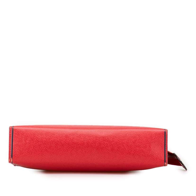 Louis Vuitton Taiga Pochette Voyage MM Red Leather Good condition - Inside View