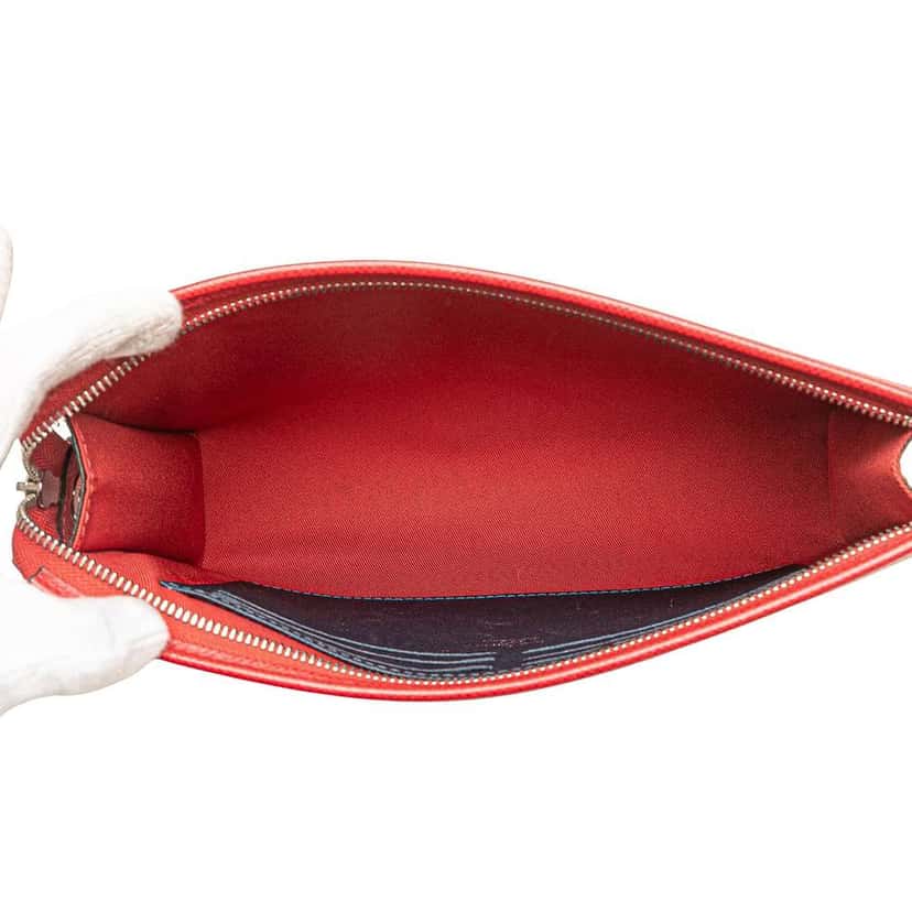 Louis Vuitton Taiga Pochette Voyage MM Red Leather Good condition - Model View