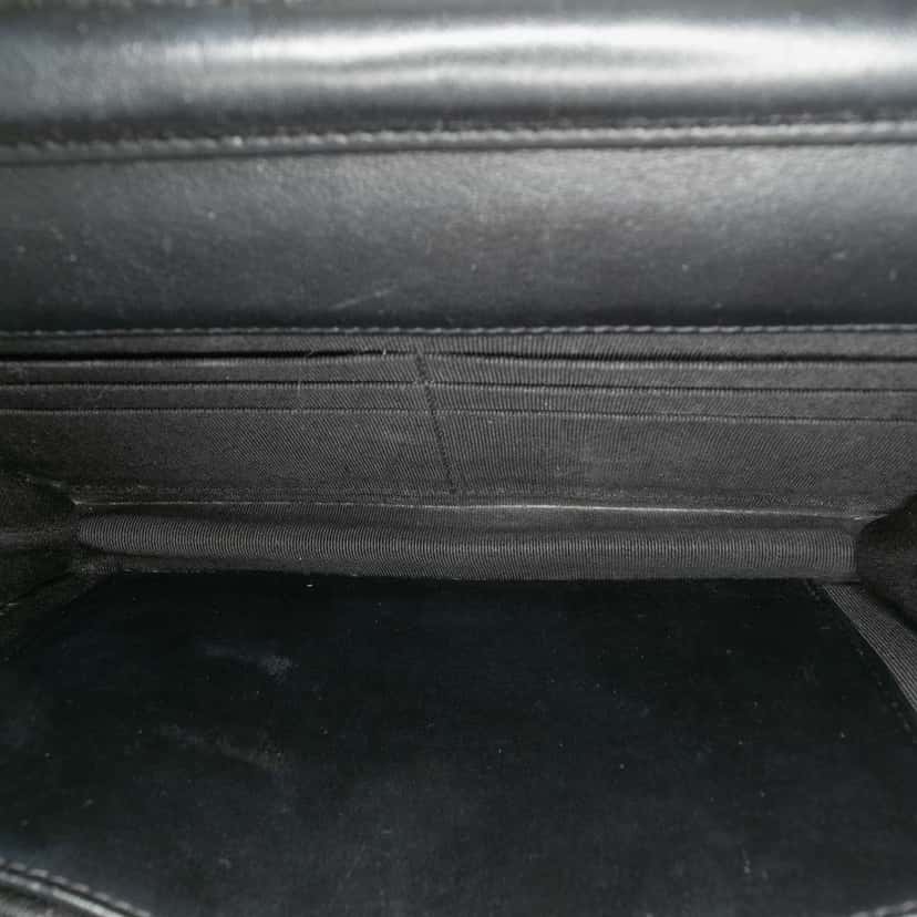 Chanel Chevron Aged Calfskin Gabrielle Wallet On Chain Black Leather Good condition - Model View