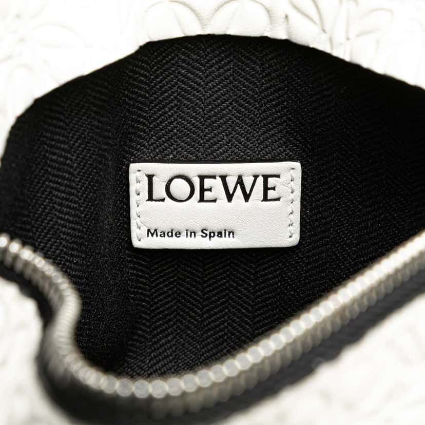 Loewe Embossed Leather Anagram Repeat T Clutch White Leather Good condition - Box View
