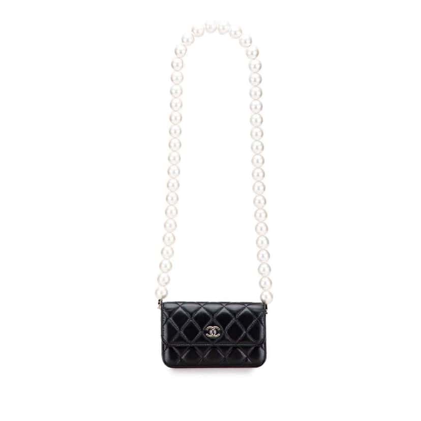 Chanel Quilted Calfskin Maxi Pearls Clutch With Chain Black Leather Good condition - Front View