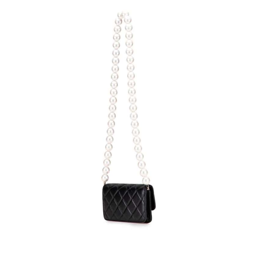 Chanel Quilted Calfskin Maxi Pearls Clutch With Chain Black Leather Good condition - Back View