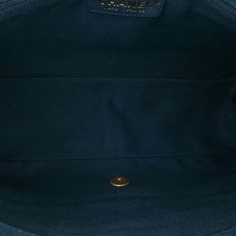 Chanel Jumbo Chevron Denim Fringe Coco Flap Blue Denim Good condition - Model View