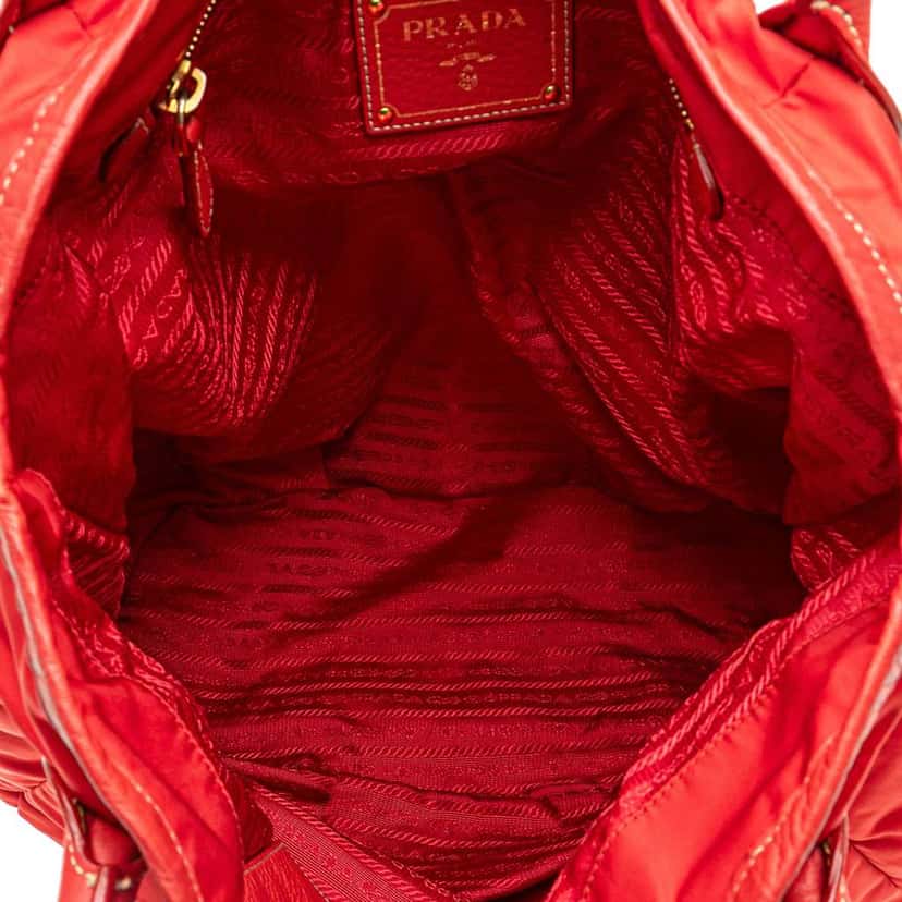 Prada Vitello Daino Trimmed Tessuto Satchel Red Good condition - Model View