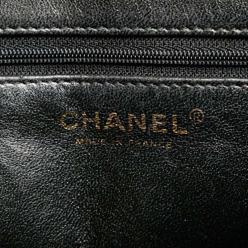 Chanel Caviar Medallion Tote Black Leather Good condition - Box View