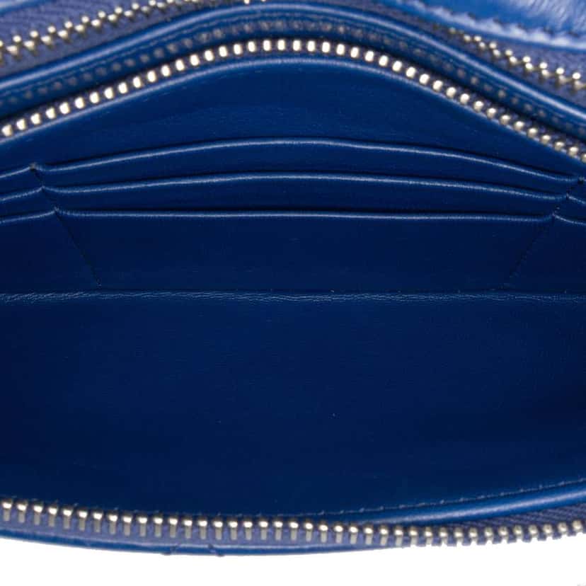Chanel Small Bicolor Aged Calfskin 31 Pouch Blue Leather Good condition - Model View