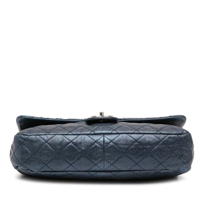 Chanel Jumbo Quilted Iridescent Caviar Easy Flap Blue Leather Good condition - Inside View