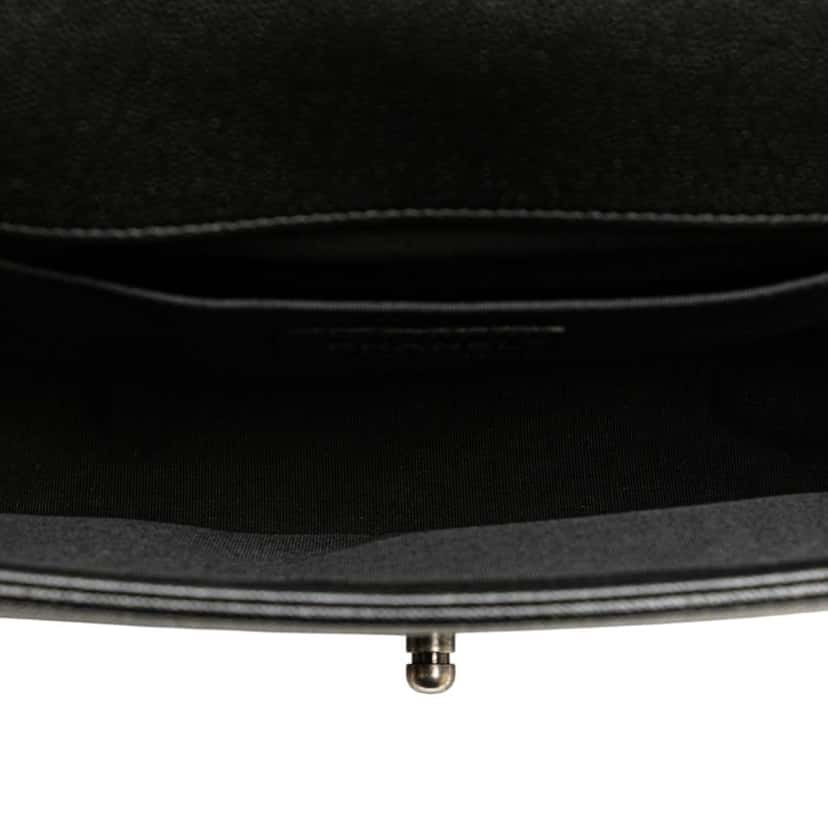 Chanel Old Medium Chevron Caviar Boy Flap Black Leather Good condition - Model View