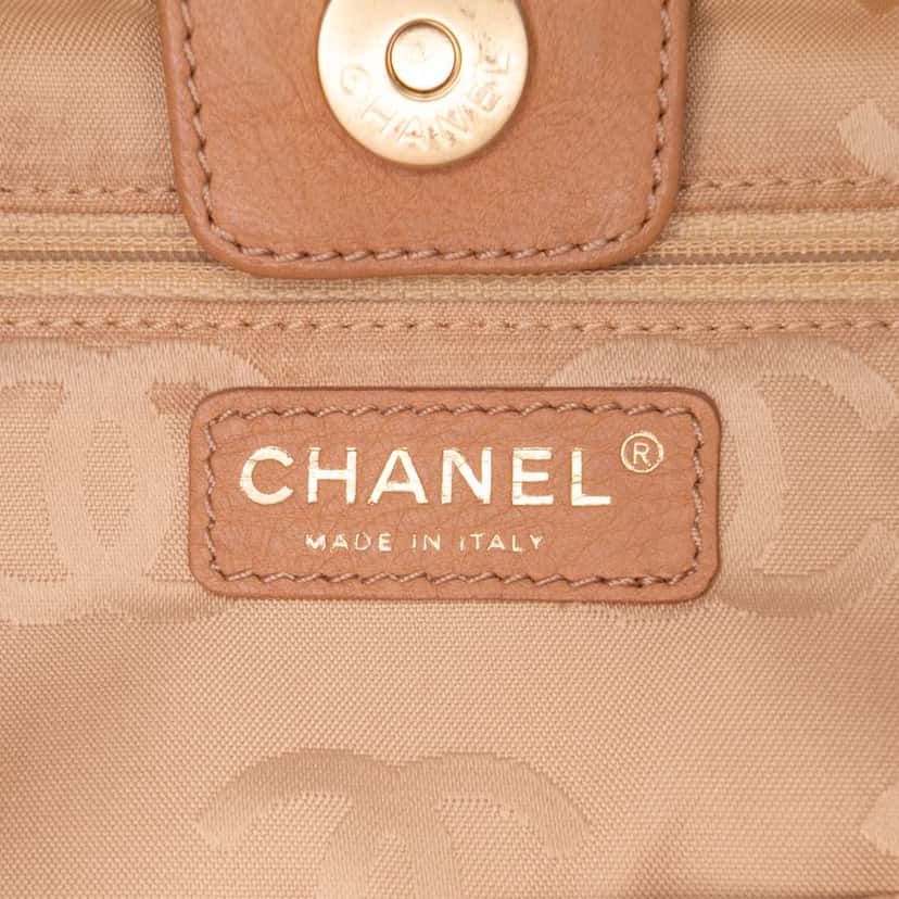 Chanel CC Grained Calfskin Wooden Handle Tote Brown Leather Good condition - Box View