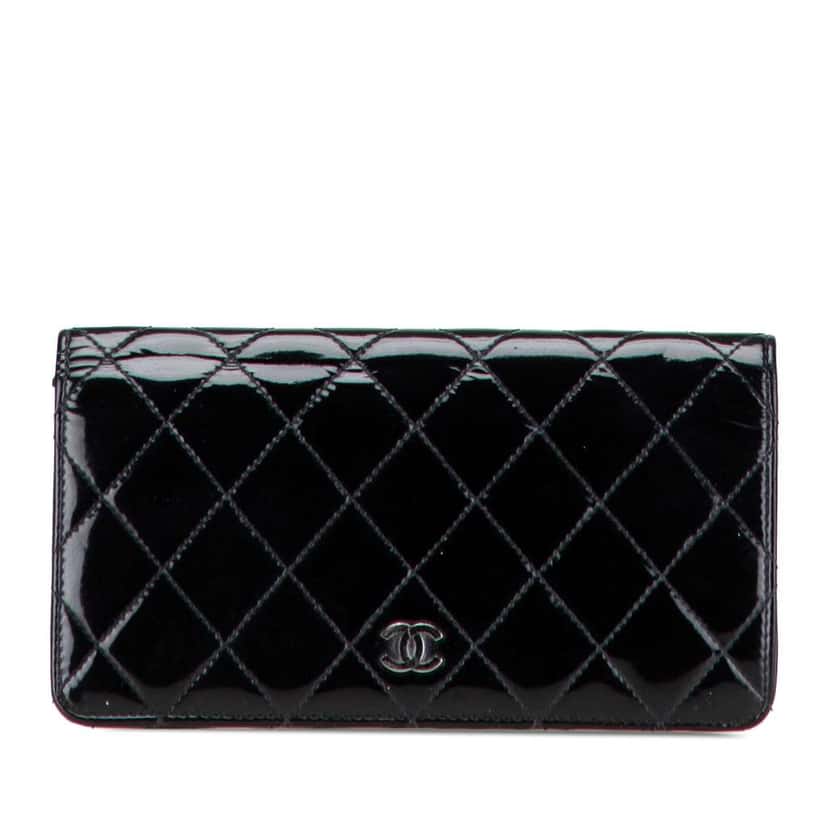 Chanel CC Quilted Patent L Yen Bifold Wallet Black Leather Good condition - Front View