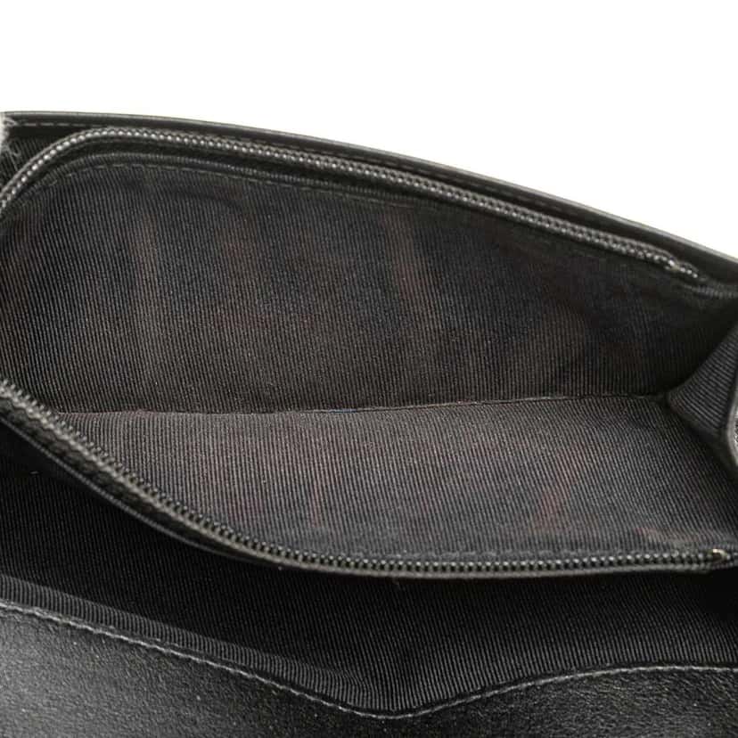 Chanel CC Quilted Patent L Yen Bifold Wallet Black Leather Good condition - Model View