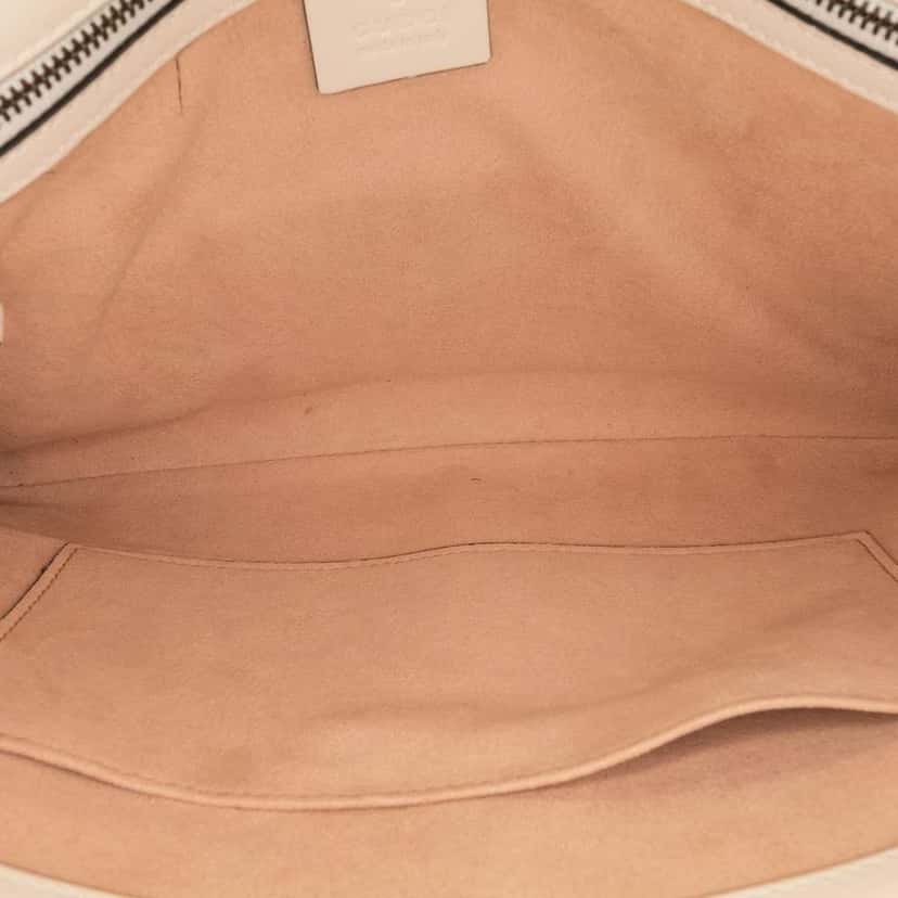 Gucci GG Marmont Matelasse Leather Flap Clutch White Leather Good condition - Model View