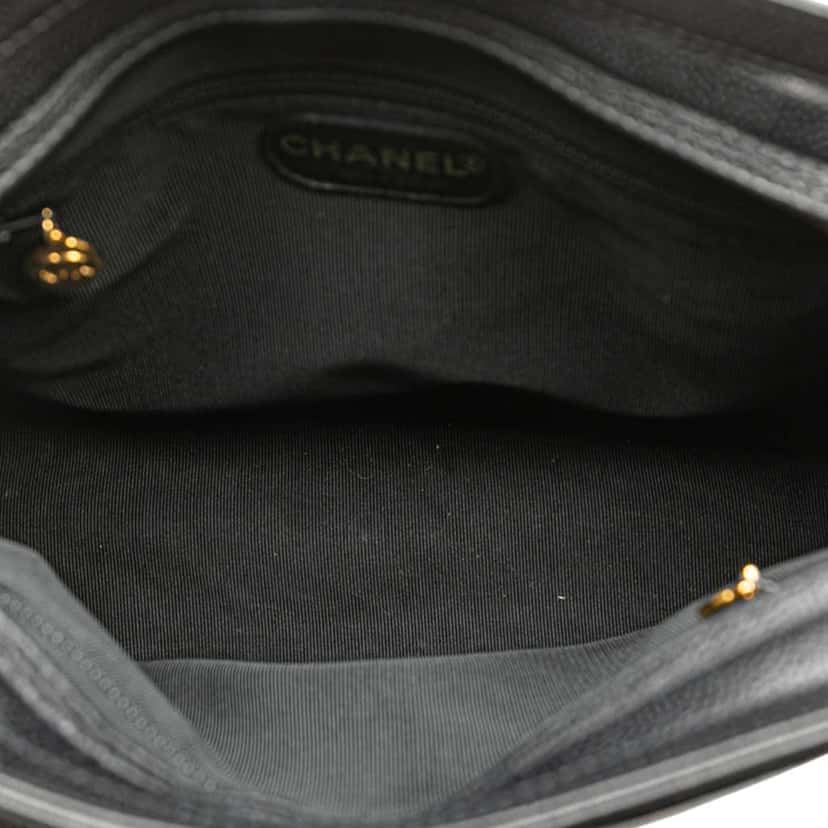 Chanel Triple CC Caviar Shoulder Bag Black Leather Good condition - Model View