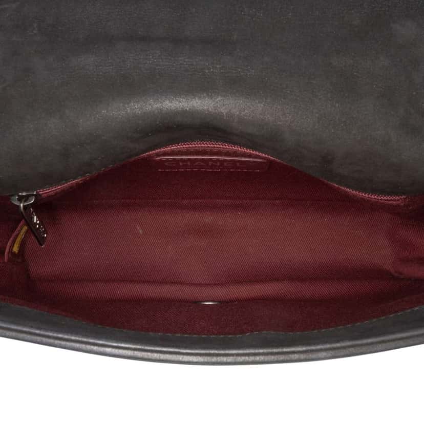 Chanel Small Diamond Embossed Calfskin New Chic Flap Black Leather Good condition - Model View