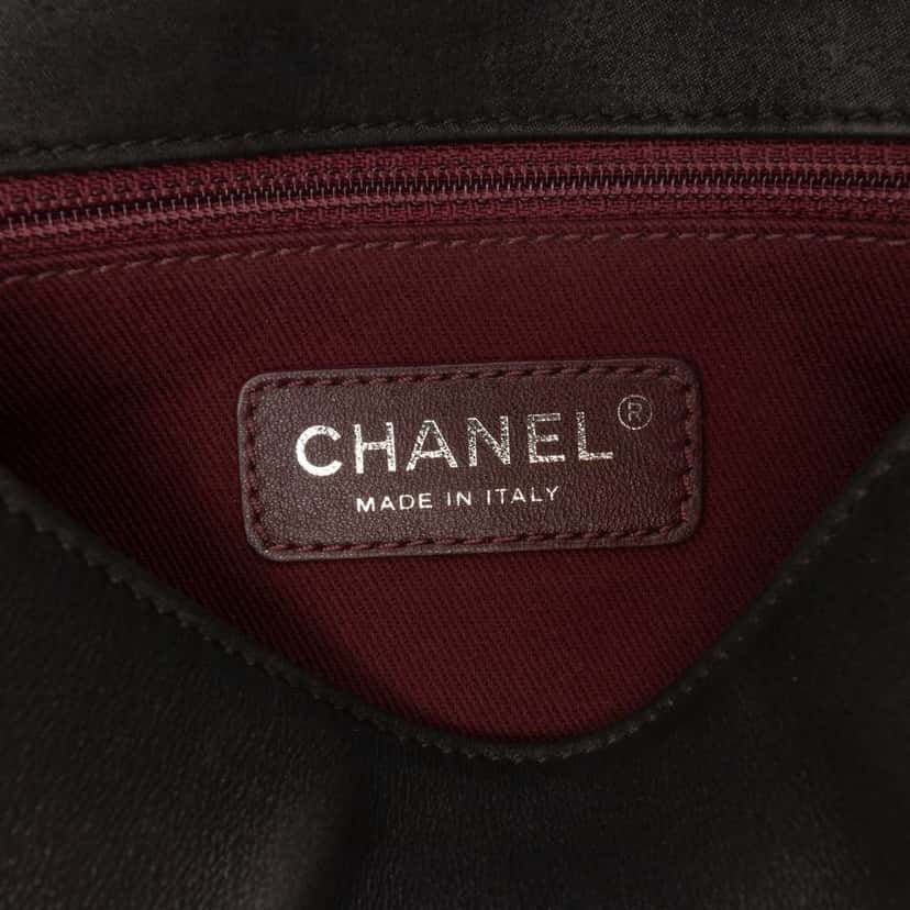 Chanel Small Diamond Embossed Calfskin New Chic Flap Black Leather Good condition - Box View