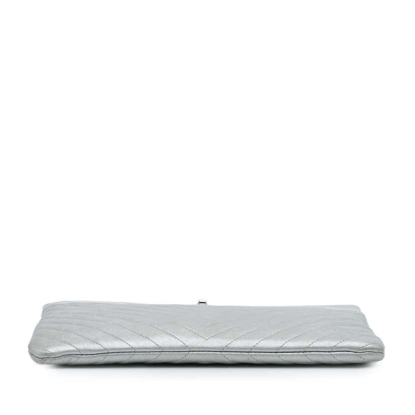 Chanel Large Chevron Metallic Lambskin Mademoiselle Zip Clutch Silver Leather Good condition - Inside View