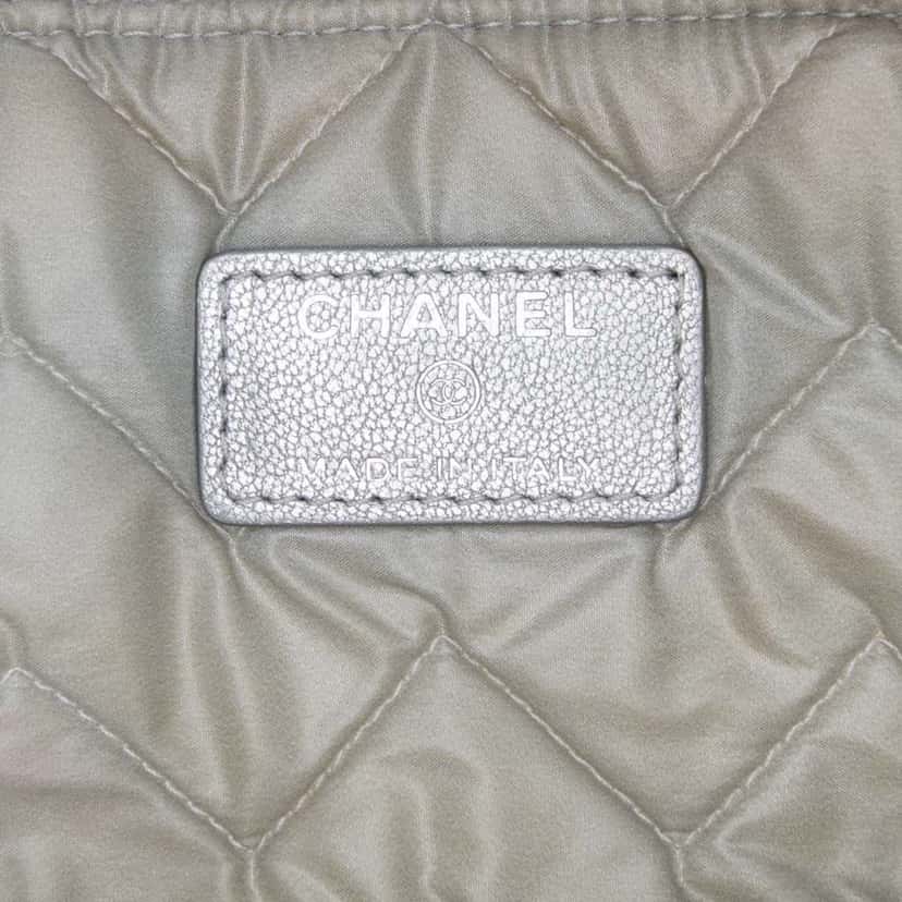 Chanel Large Chevron Metallic Lambskin Mademoiselle Zip Clutch Silver Leather Good condition - Box View