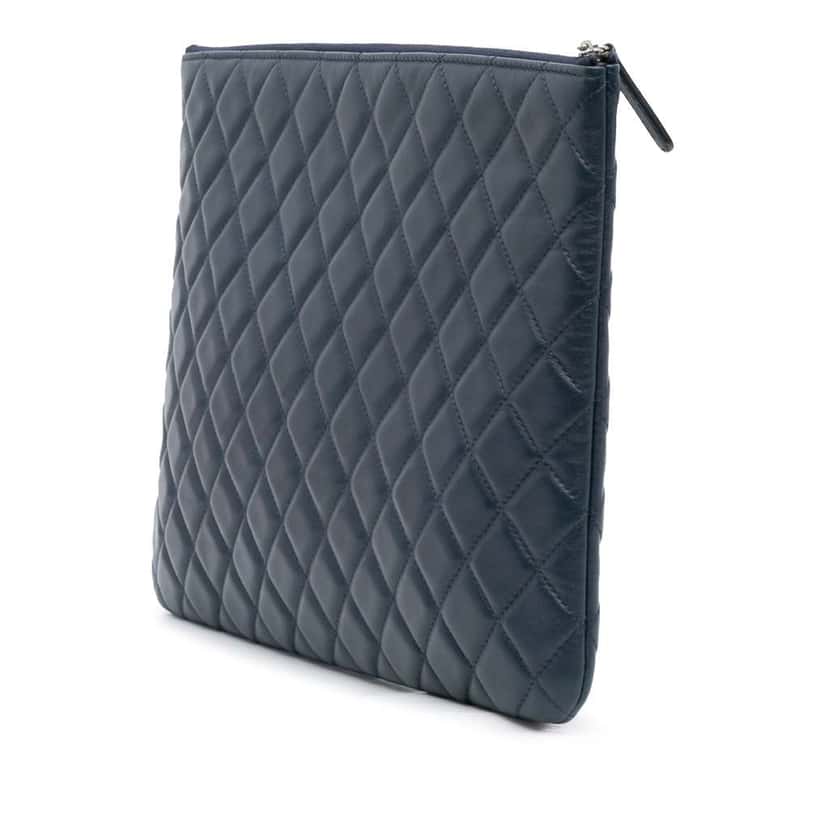 Chanel Large Quilted Lambskin O Case Clutch Blue Leather Good condition - Back View