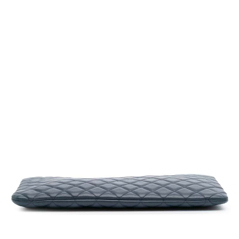Chanel Large Quilted Lambskin O Case Clutch Blue Leather Good condition - Inside View