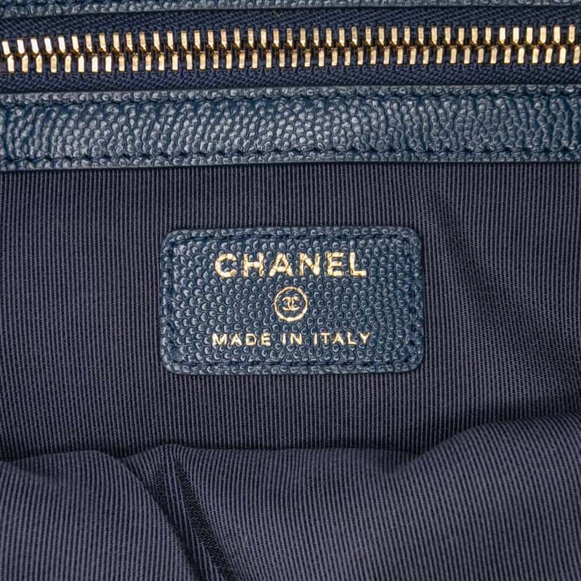 Chanel Medium Quilted Caviar O Case Clutch Blue Leather Good condition - Box View