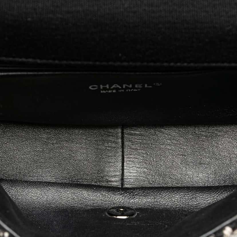 Chanel Medium Quilted Jersey and Tweed Chain Flap Black Cotton Good condition - Model View