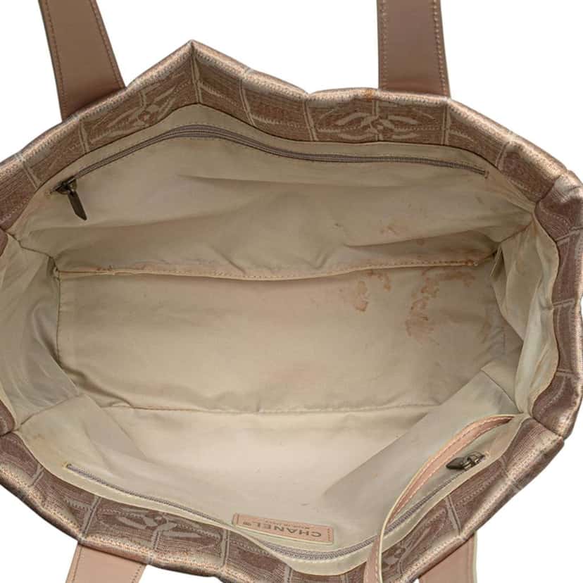Chanel New Travel Line Nylon Tote Brown Good condition - Model View