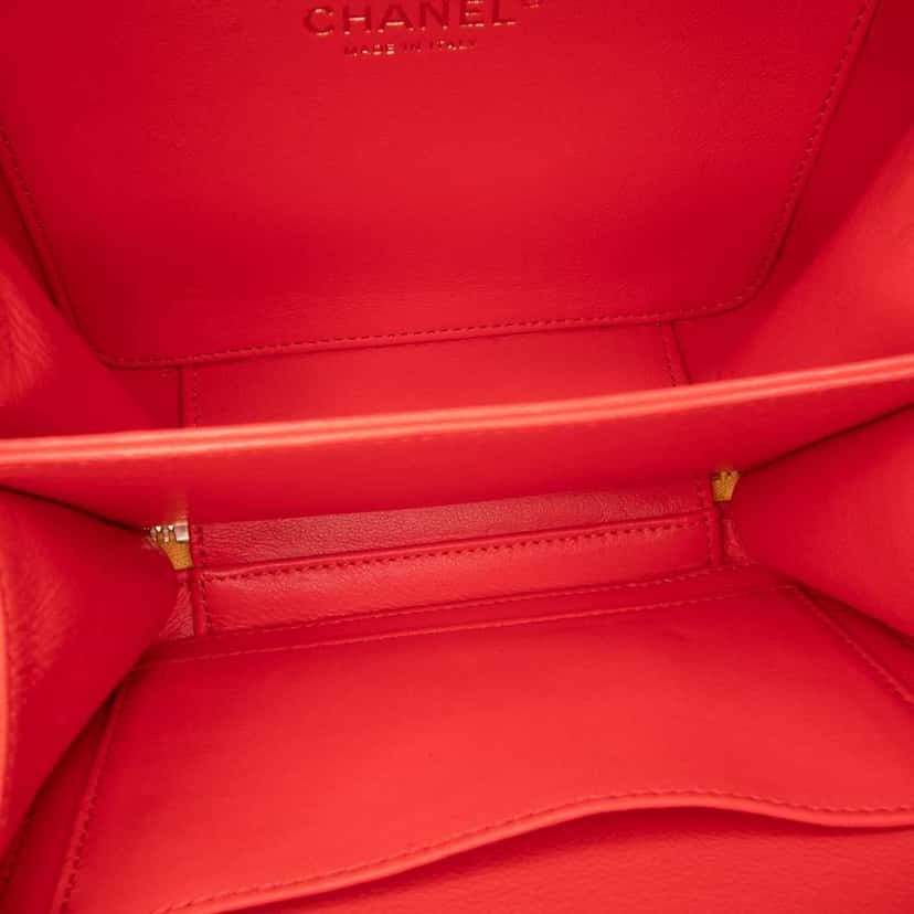 Chanel Small Tricolor Caviar CC Filigree Vanity Case Orange Leather Good condition - Model View