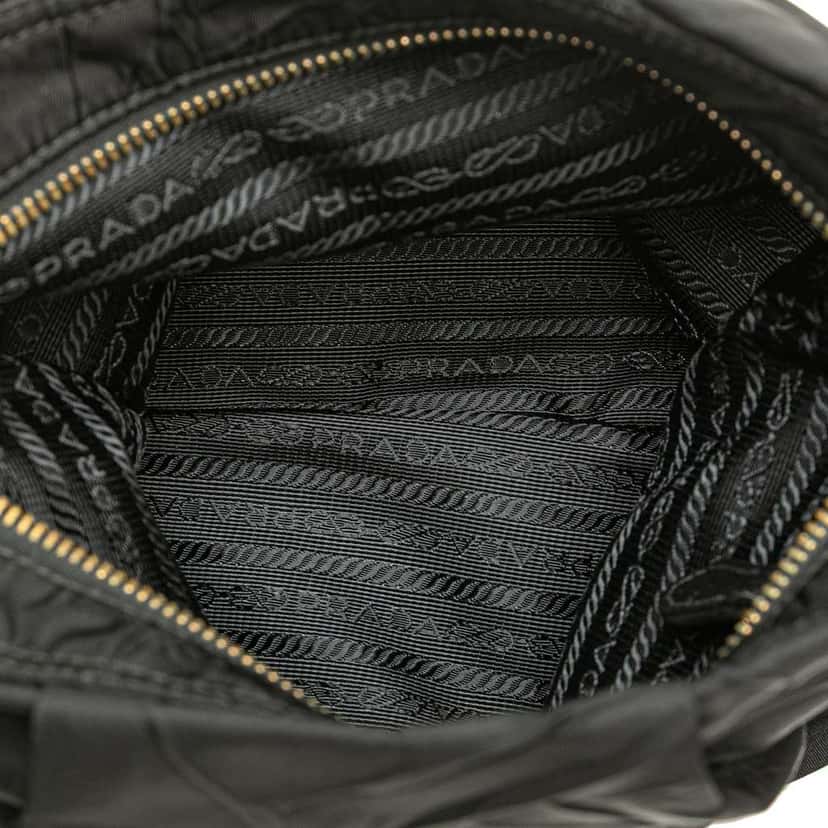 Prada Tessuto Stropicciato Tassel Crossbody Black Good condition - Model View