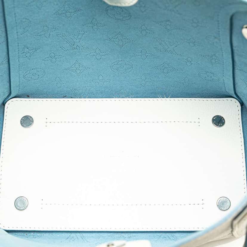 Louis Vuitton Monogram Mahina Hina PM White Leather Good condition - Model View