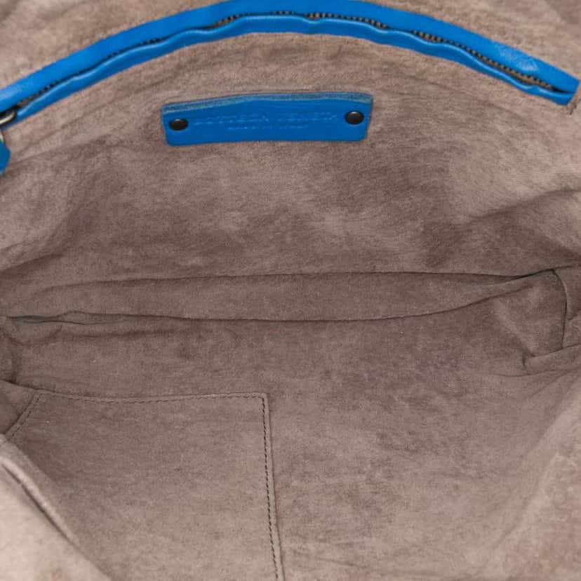 Bottega Veneta Nappa Intrecciato Nodini Crossbody Blue Leather Good condition - Model View