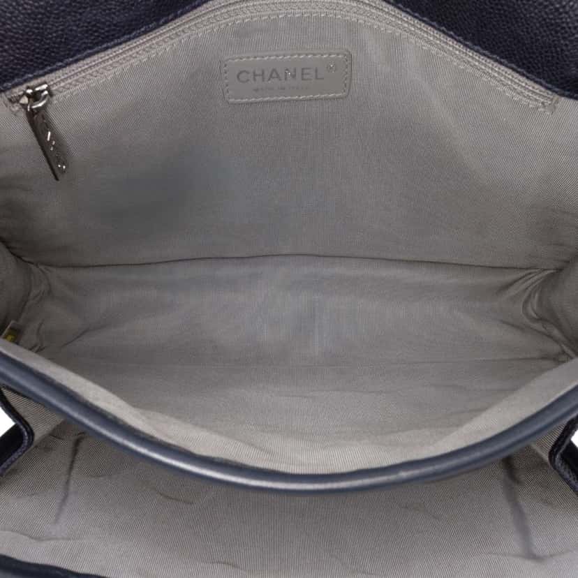 Chanel Medium Caviar French Riviera Flap Blue Leather Good condition - Model View