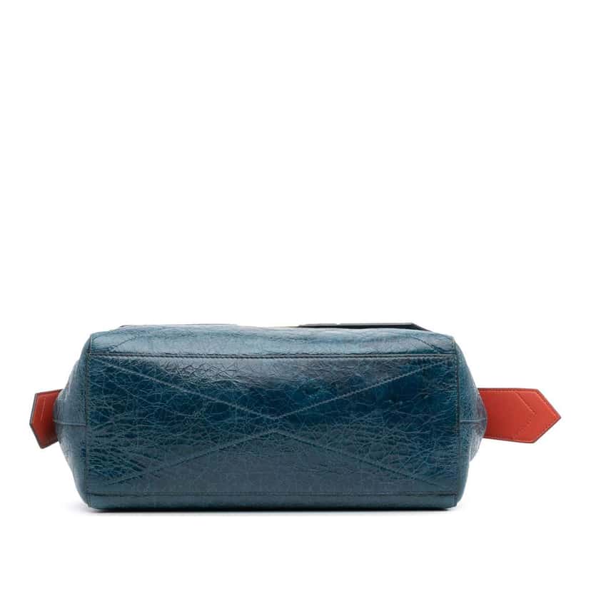 Givenchy Medium Crinkled Patent ID Satchel Blue Leather Good condition - Inside View