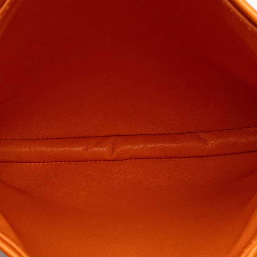Hermès Milo Clou de Selle Crossbody Orange Leather Very good condition - Model View