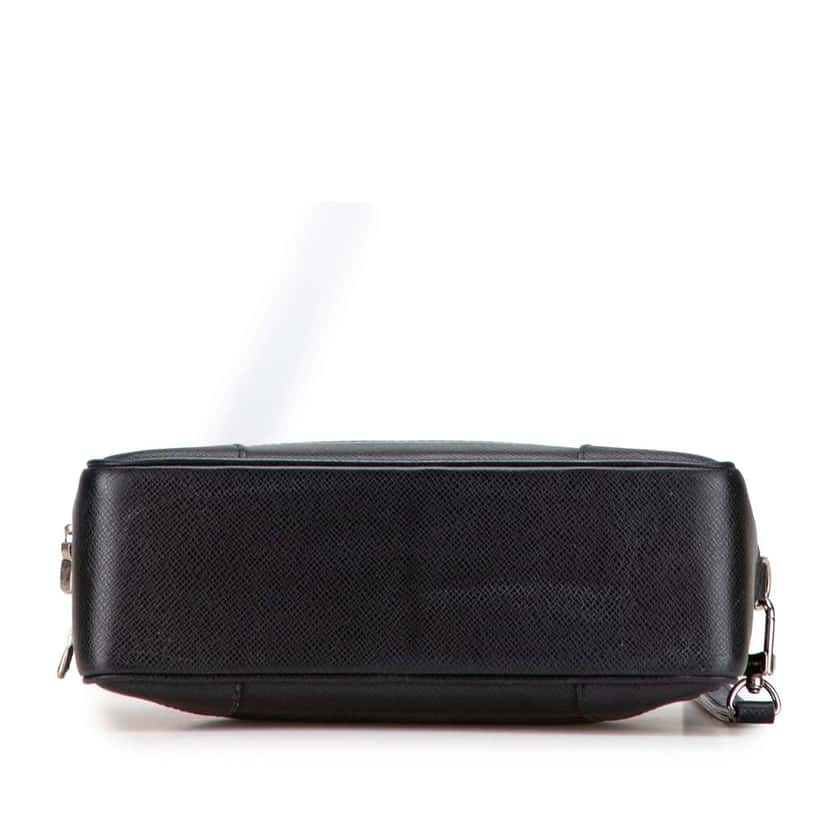 Louis Vuitton Taiga Neo Pavel Clutch Black Leather Good condition - Inside View