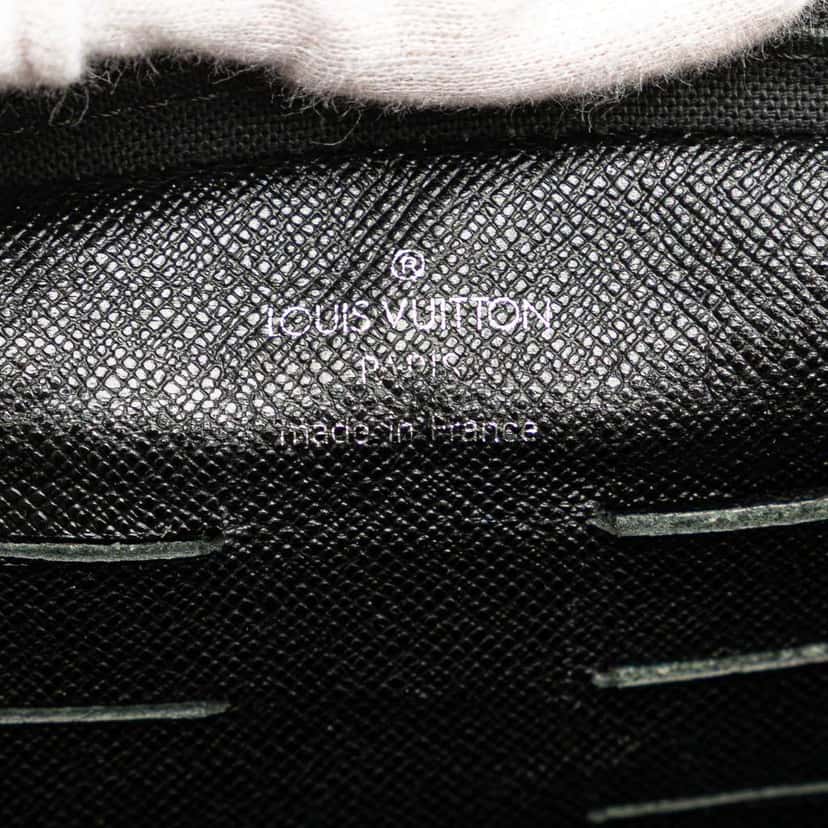 Louis Vuitton Taiga Neo Pavel Clutch Black Leather Good condition - Box View